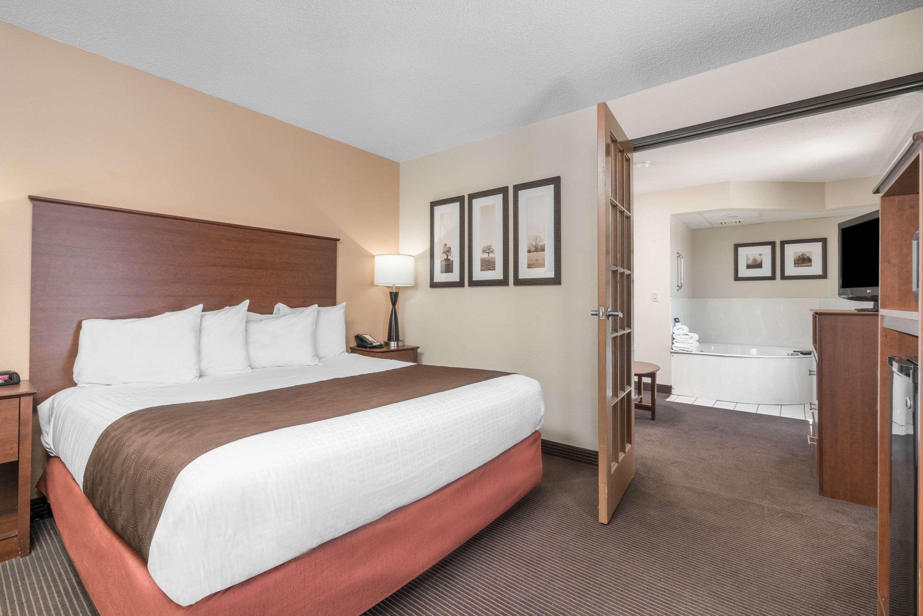 Americinn By Wyndham Bismarck Esterno foto